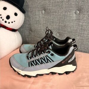 Columbia Kids hiking Sneakers - Light Blue and Black 5.5